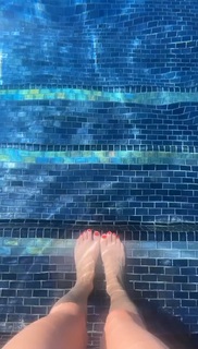 Nicky Whelan feet photo thumbnail