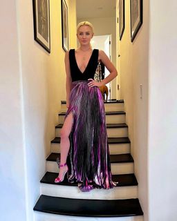 Nicky Whelan feet photo thumbnail