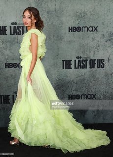 Nico Parker feet photo thumbnail