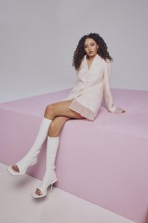 Nico Parker feet photo thumbnail