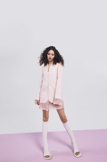 Nico Parker feet photo thumbnail