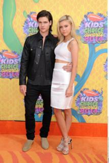 Nicola Peltz Beckham feet photo thumbnail