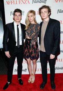 Nicola Peltz Beckham feet photo thumbnail