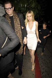 Nicola Peltz Beckham feet photo thumbnail
