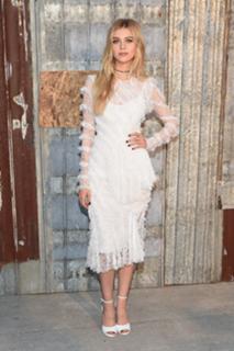 Nicola Peltz Beckham feet photo thumbnail