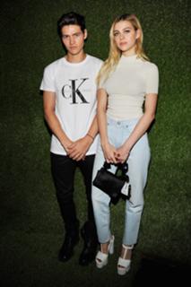 Nicola Peltz Beckham feet photo thumbnail