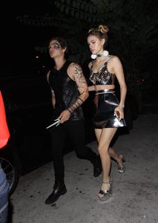 Nicola Peltz Beckham feet photo thumbnail