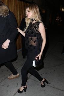 Nicola Peltz Beckham feet photo thumbnail