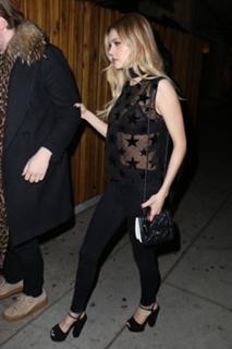 Nicola Peltz Beckham feet photo thumbnail