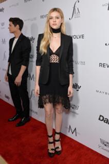 Nicola Peltz Beckham feet photo thumbnail