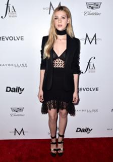 Nicola Peltz Beckham feet photo thumbnail