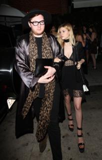Nicola Peltz Beckham feet photo thumbnail