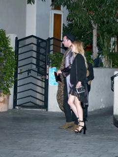 Nicola Peltz Beckham feet photo thumbnail