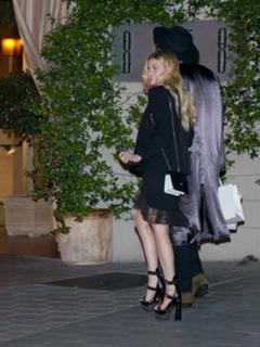 Nicola Peltz Beckham feet photo thumbnail