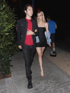 Nicola Peltz Beckham feet photo thumbnail