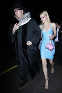 Nicola Peltz Beckham feet photo thumbnail