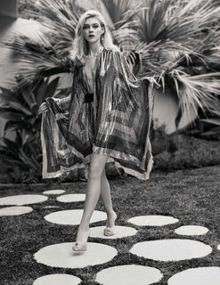 Nicola Peltz Beckham feet photo thumbnail