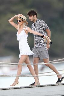 Nicola Peltz Beckham feet photo thumbnail