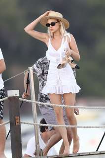 Nicola Peltz Beckham feet photo thumbnail
