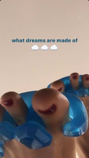 Nicola Peltz Beckham feet photo thumbnail