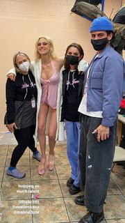 Nicola Peltz Beckham feet photo thumbnail