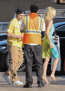Nicola Peltz Beckham feet photo thumbnail