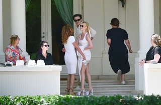 Nicola Peltz Beckham feet photo thumbnail