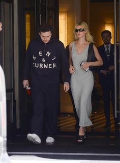 Nicola Peltz Beckham feet photo thumbnail