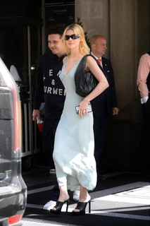 Nicola Peltz Beckham feet photo thumbnail