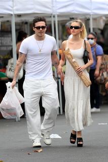 Nicola Peltz Beckham feet photo thumbnail