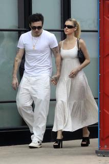 Nicola Peltz Beckham feet photo thumbnail
