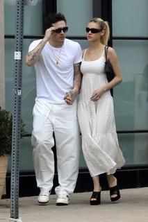 Nicola Peltz Beckham feet photo thumbnail