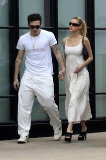 Nicola Peltz Beckham feet photo thumbnail