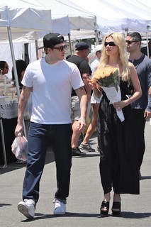 Nicola Peltz Beckham feet photo thumbnail