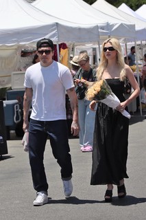 Nicola Peltz Beckham feet photo thumbnail