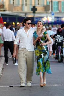 Nicola Peltz Beckham feet photo thumbnail