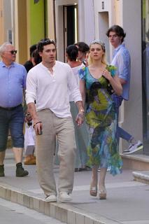 Nicola Peltz Beckham feet photo thumbnail