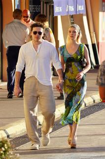 Nicola Peltz Beckham feet photo thumbnail