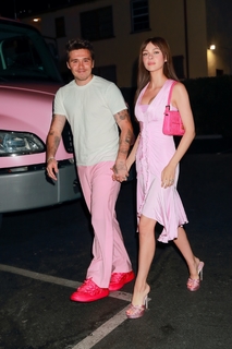 Nicola Peltz Beckham feet photo thumbnail