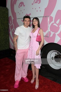Nicola Peltz Beckham feet photo thumbnail