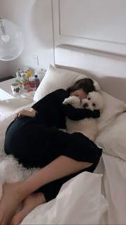 Nicola Peltz Beckham feet photo thumbnail