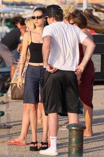 Nicola Peltz Beckham feet photo thumbnail