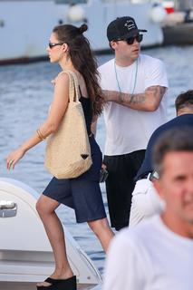 Nicola Peltz Beckham feet photo thumbnail