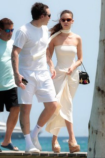 Nicola Peltz Beckham feet photo thumbnail