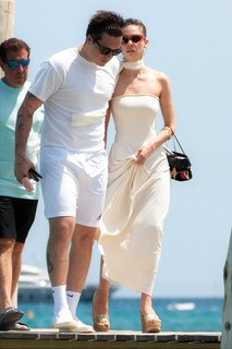 Nicola Peltz Beckham feet photo thumbnail