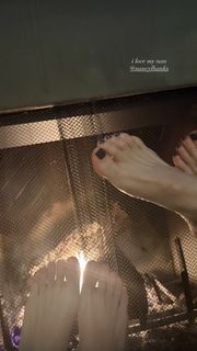 Nicola Peltz Beckham feet photo 18
