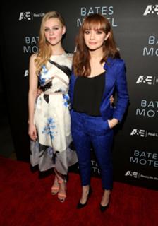 Nicola Peltz Beckham feet photo thumbnail