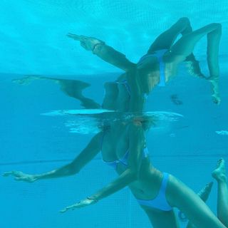 Nicola Peltz Beckham feet photo 3