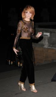 Nicola Roberts feet photo thumbnail