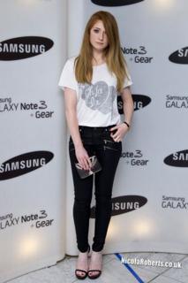 Nicola Roberts feet photo thumbnail